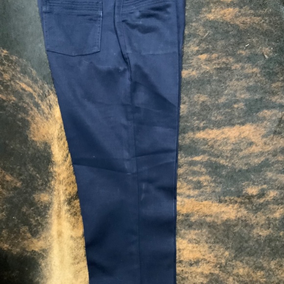 Liz Claiborne navy blue crop pants. Size 8 - Picture 2 of 3
